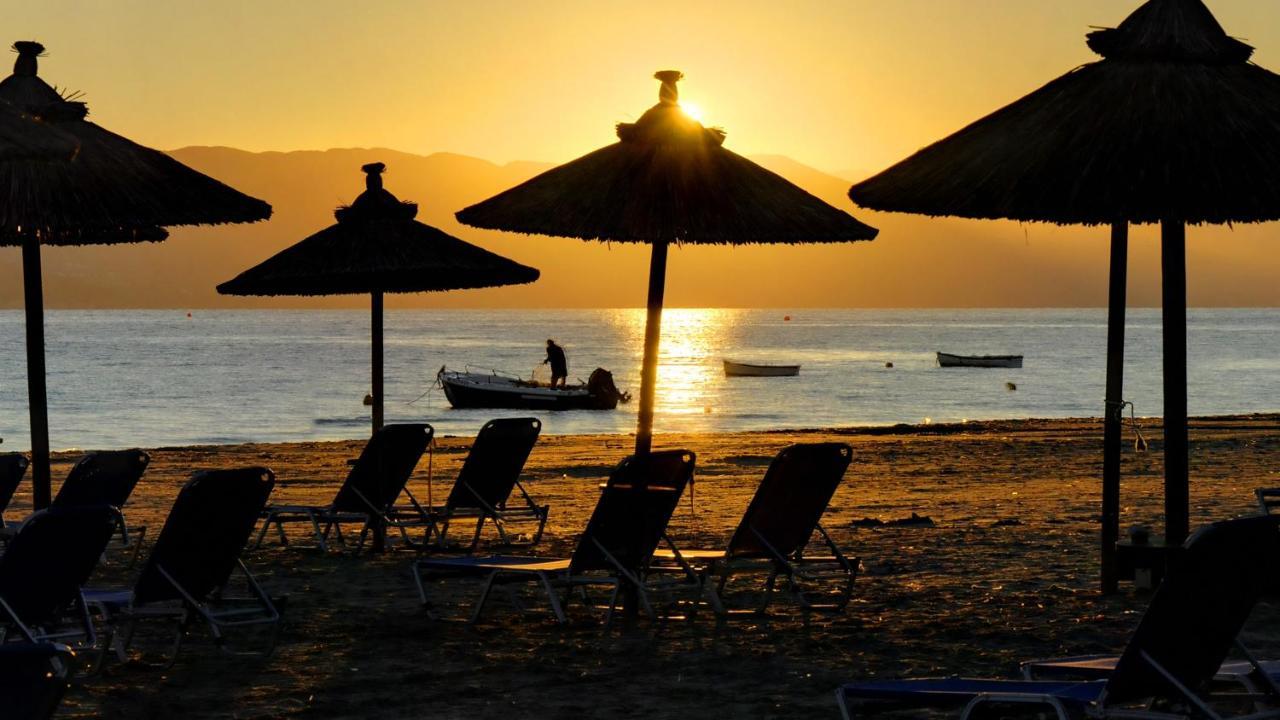 Island Kavos Hotel Exterior photo