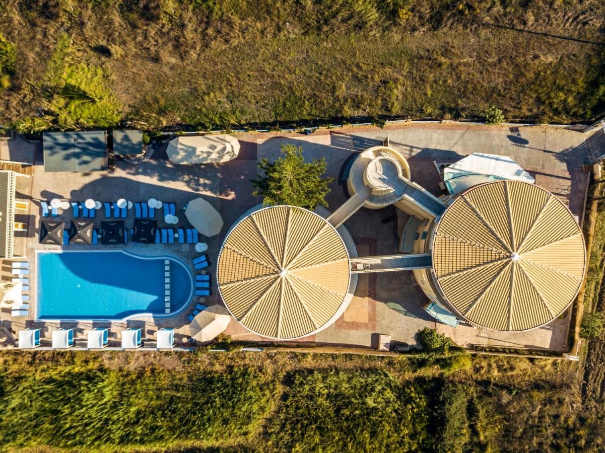 Island Kavos Hotel Exterior photo